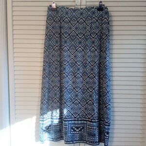 JJill Rayon Spandex blue and white batik like design skirt.